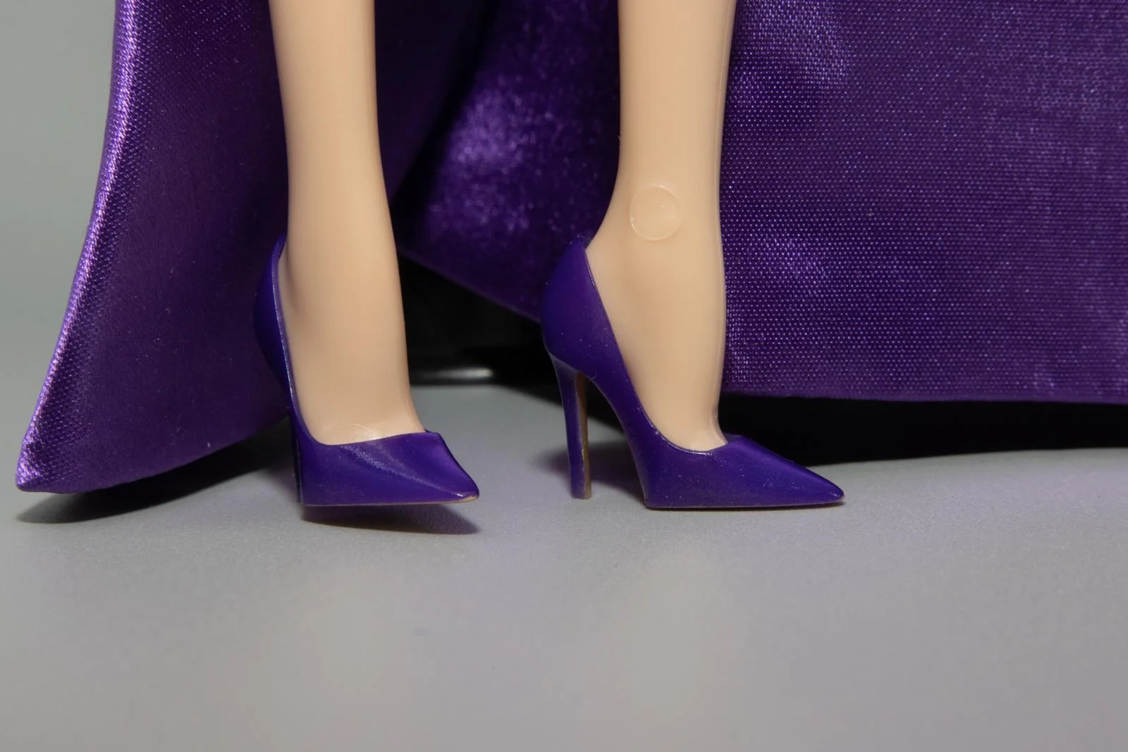 Purple Pumps with Golden Soles and Insoles for Barbie Silkstone, Model Muse, Vintage, Made to Move Original - Image 3