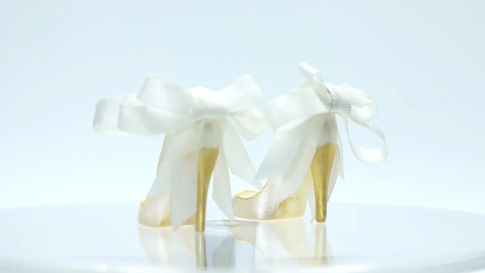 Classic Sophistication - Low Cut Pumps with Silk Bows, Gold Trim, Heel and Soles for Barbie - Image 2