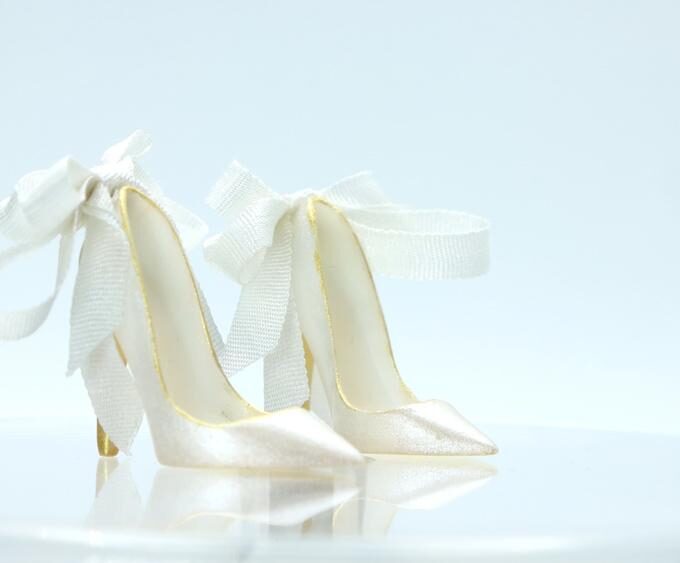 Classic Sophistication – Low Cut Pumps With Silk Bows, Gold Trim, Heel And Soles For Barbie